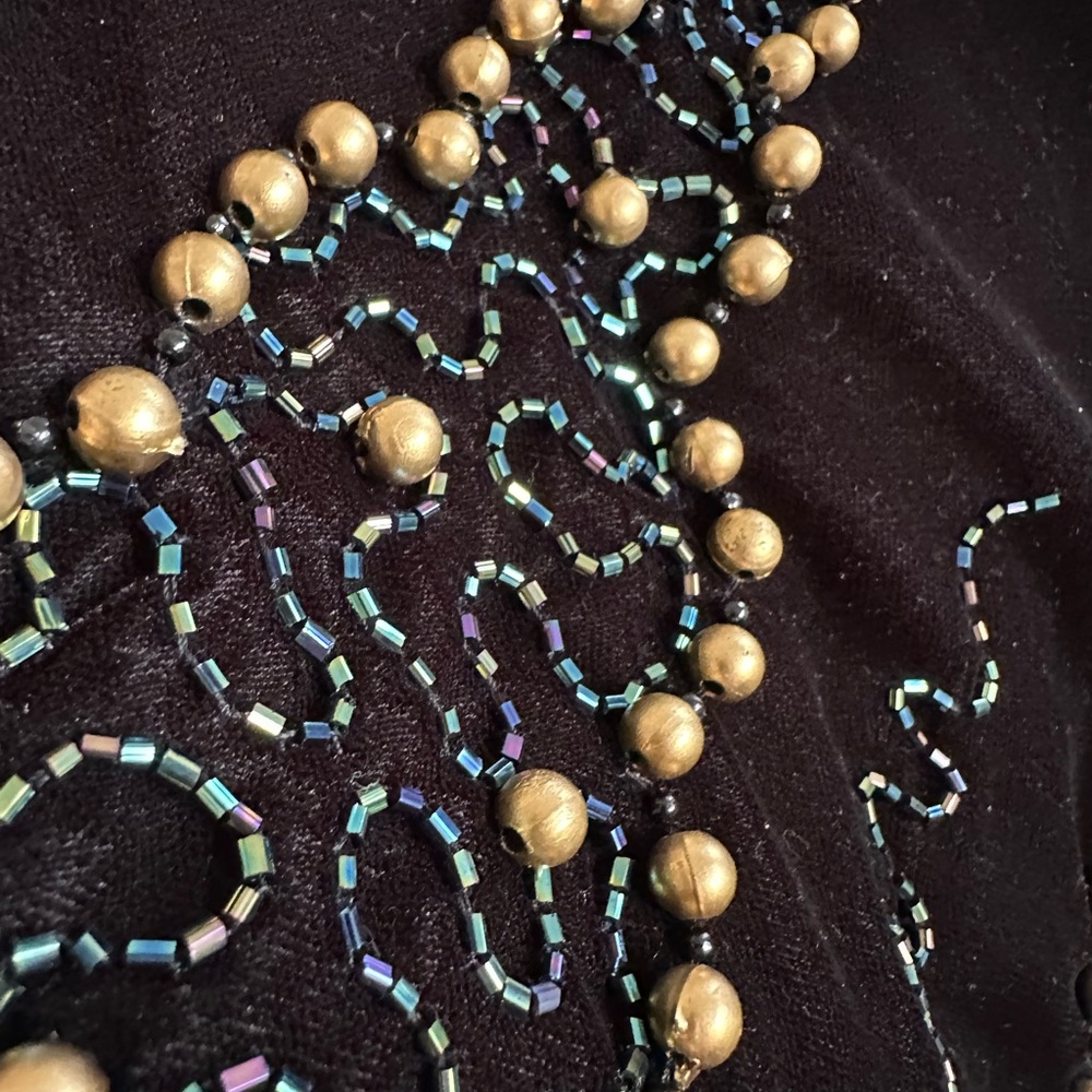 Women’s Saschi caplet . With detailed embellishments. - Picture 6 of 7